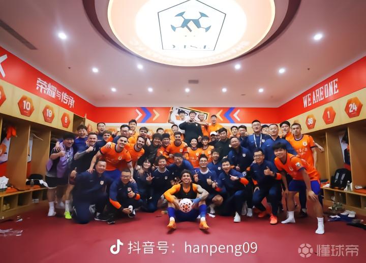韩鹏在社交媒体上发文:一年多的美好回忆,未来会不断学习